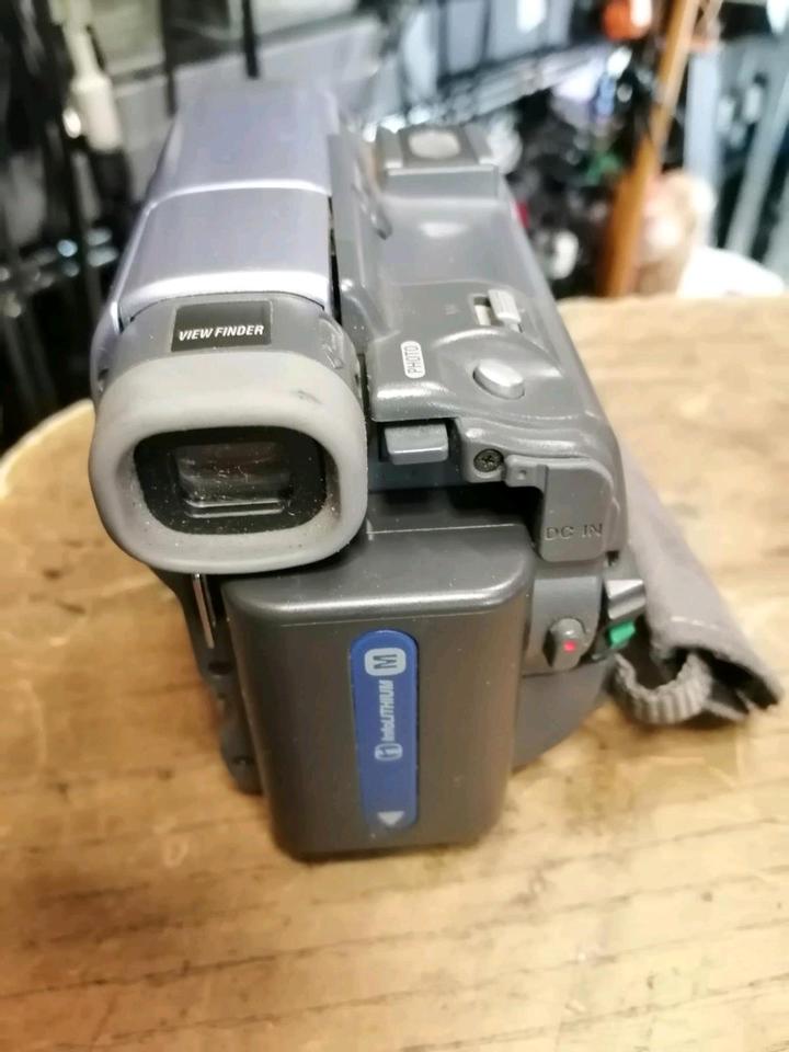 SONY DCR-TRV14E, MiniDV-Videocamera mit Zubehör!!!