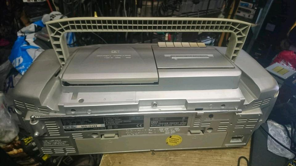 SHARP QT-141H(SL), Cassette/Radio/CD-Player, etwas DEFEKT!!