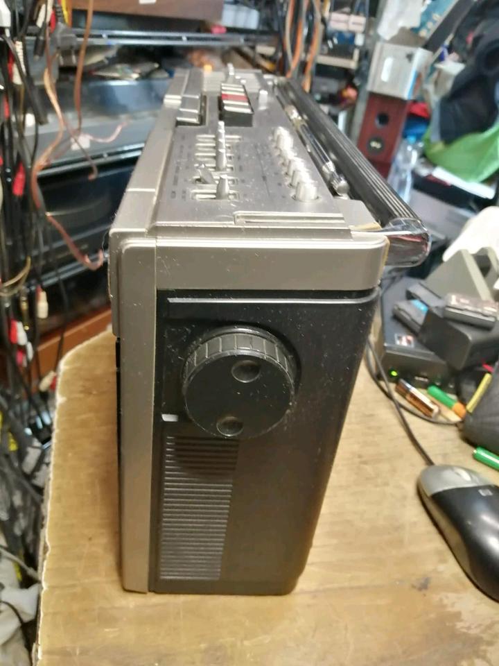 SHARP GF-9090H, Radio-Cassetten-Recorder, etwas DEFEKT!!!