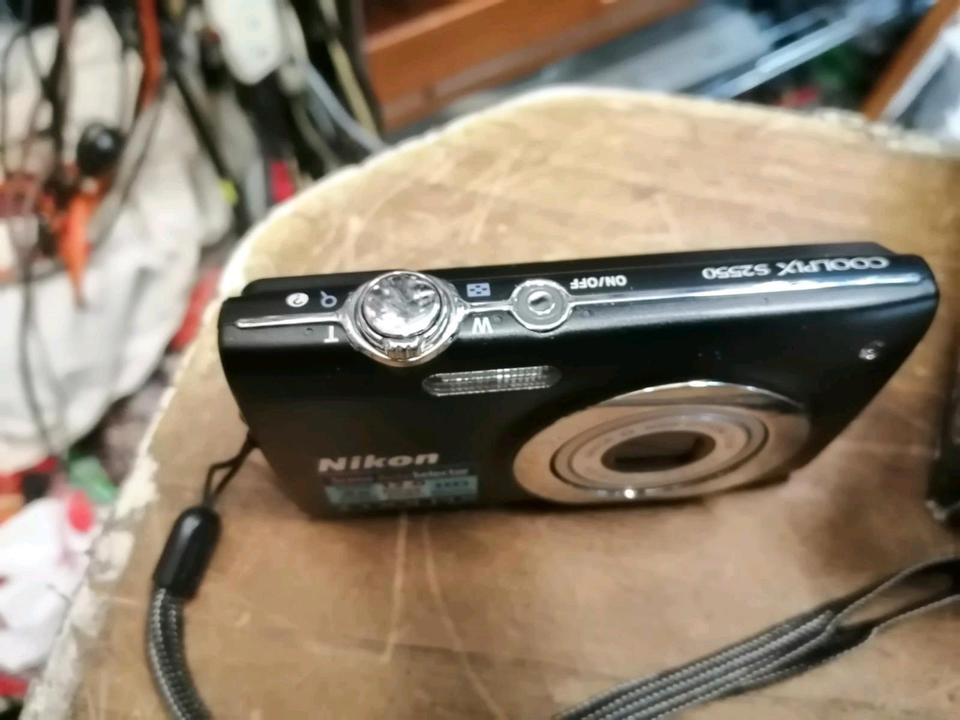 NIKON COOLPIX S2550, Digital-Kamera mit Zubehör!!!
