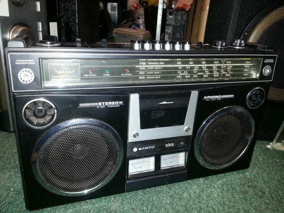 SANYO Modell: M4500 KE, Radio-Cassettenrecorder, etwas DEFEKT!!