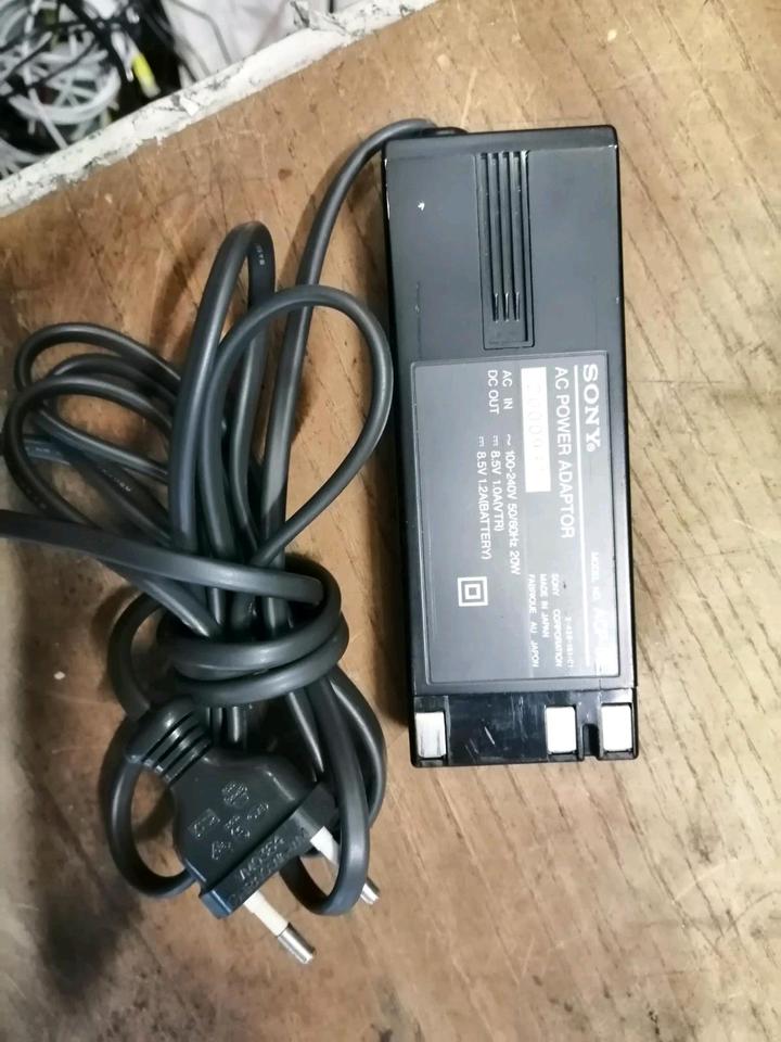 SONY CCD-V200E, Videocamera Video 8 mit Original-Akku!!!