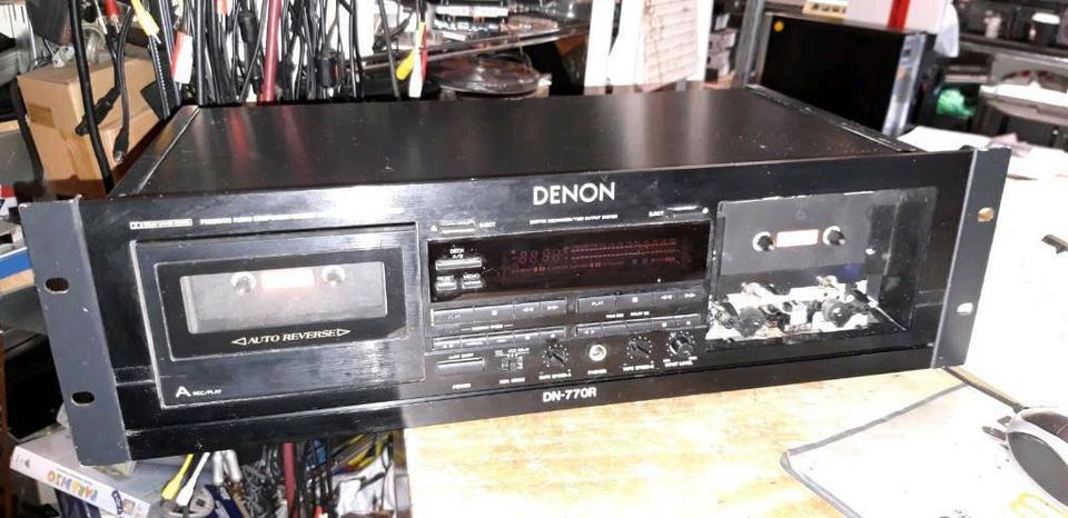 DENON DN-770R, Doppelcassetten-Deck, rechte Cassettenklappe fehlt