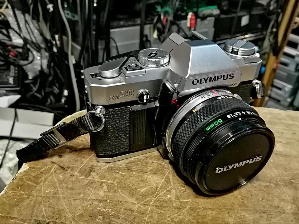 OLYMPUS OM30, Analog-Kamera mit OLYMPUS Objektiv, guter Zustand!!