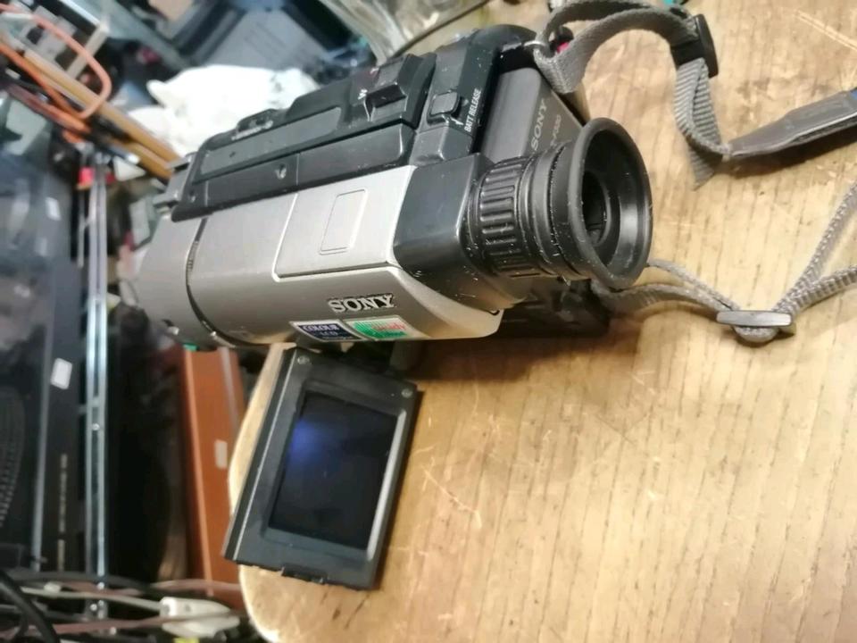 SONY CCD-TRV69E, Videocamera Hi8 +Video 8, mit Zubehör!!!