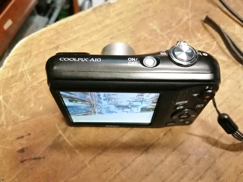 NIKON COOLPIX A10, Digital-Kamera OHNE Speicherkarte!
