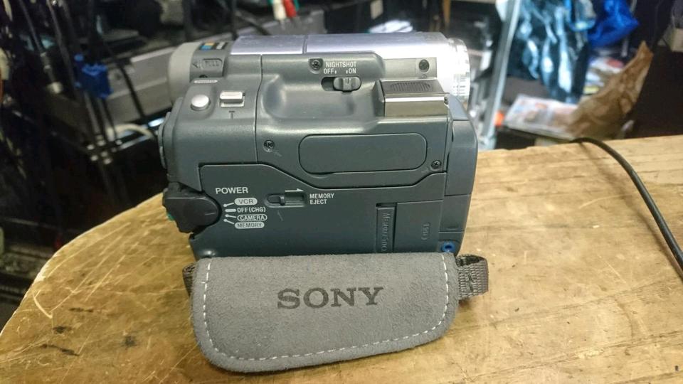 SONY DCR-TRV22E, MiniDV-Videocamera mit Zubehör!!