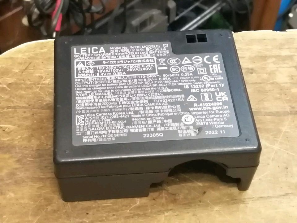 LEICA BC-SCL4, Ladegerät für Kameras/Battery Charger!!