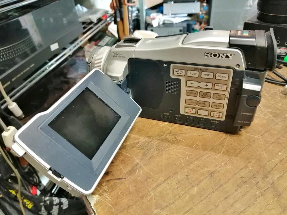 SONY DCR-TRV25E, MiniDV-Videocamera, OHNE Speicherkarte!