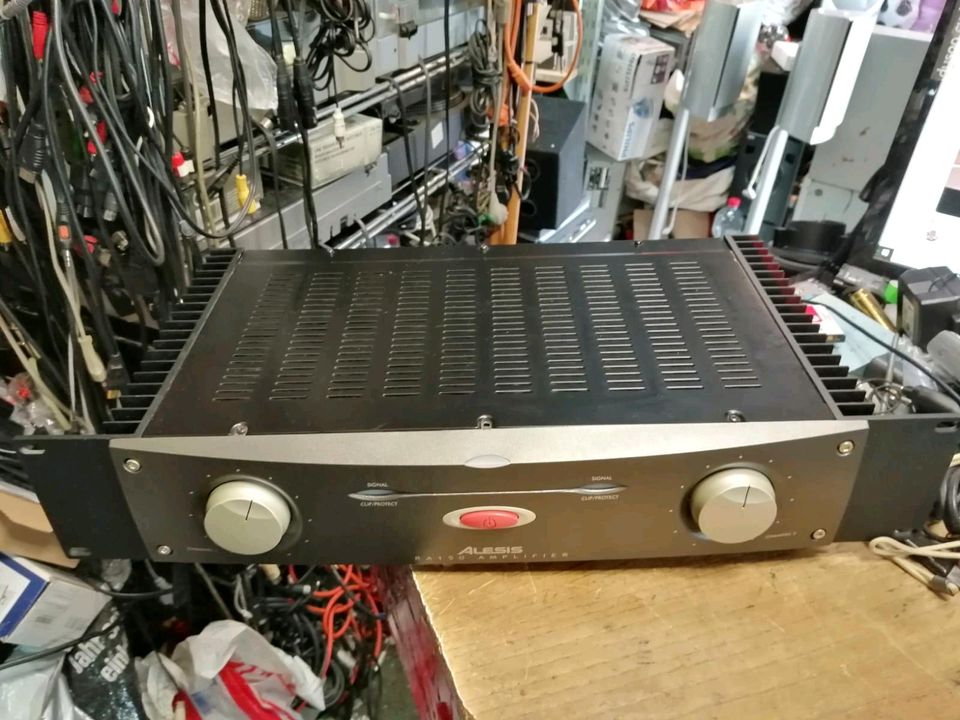 ALESIS RA 150 AMPLIFIER .