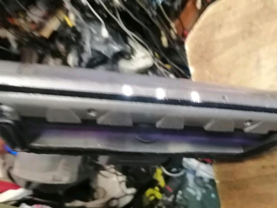 DYSON V8 absolute Akku-Staubsauger, Bürste mit Licht und Zubehör!