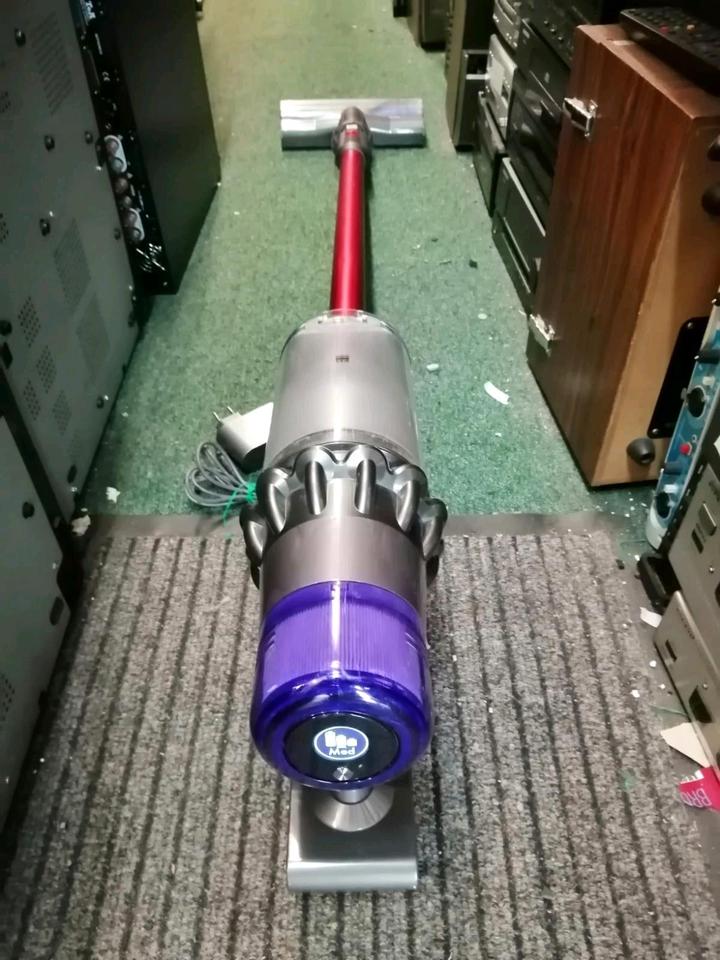 DYSON V11, Akku-Staubsauger mit Zubehör!!!