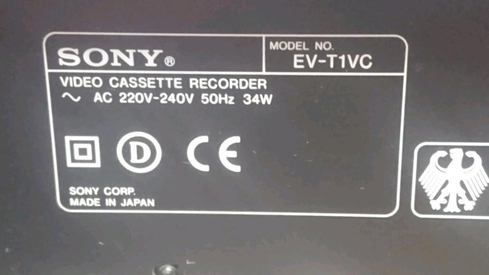 SONY EV-T1VC, VHS + Hi8 Videorecorder, 2 in 1, etwas DEFEKT!!