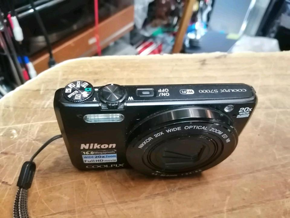 NIKON COOLPIX S7000, Digital-Kamera mit Zubehör!