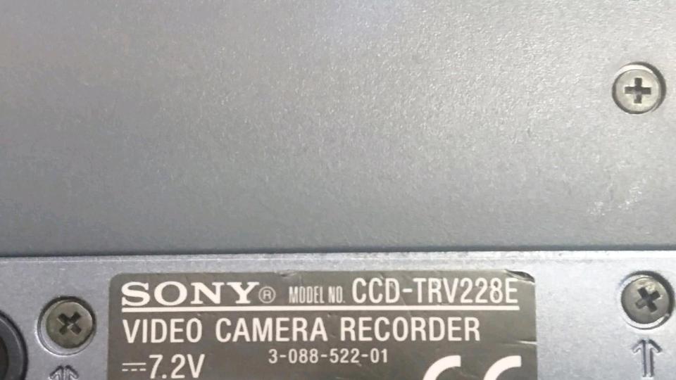 SONY CCD-TRV228E, Videocamera Hi8 und Video 8, mit Zubehör!!