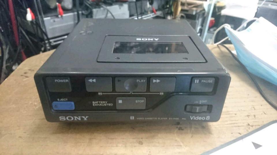 SONY EV-P10E Video Cassette Player,Video 8 ,Akku mit festem Kabel