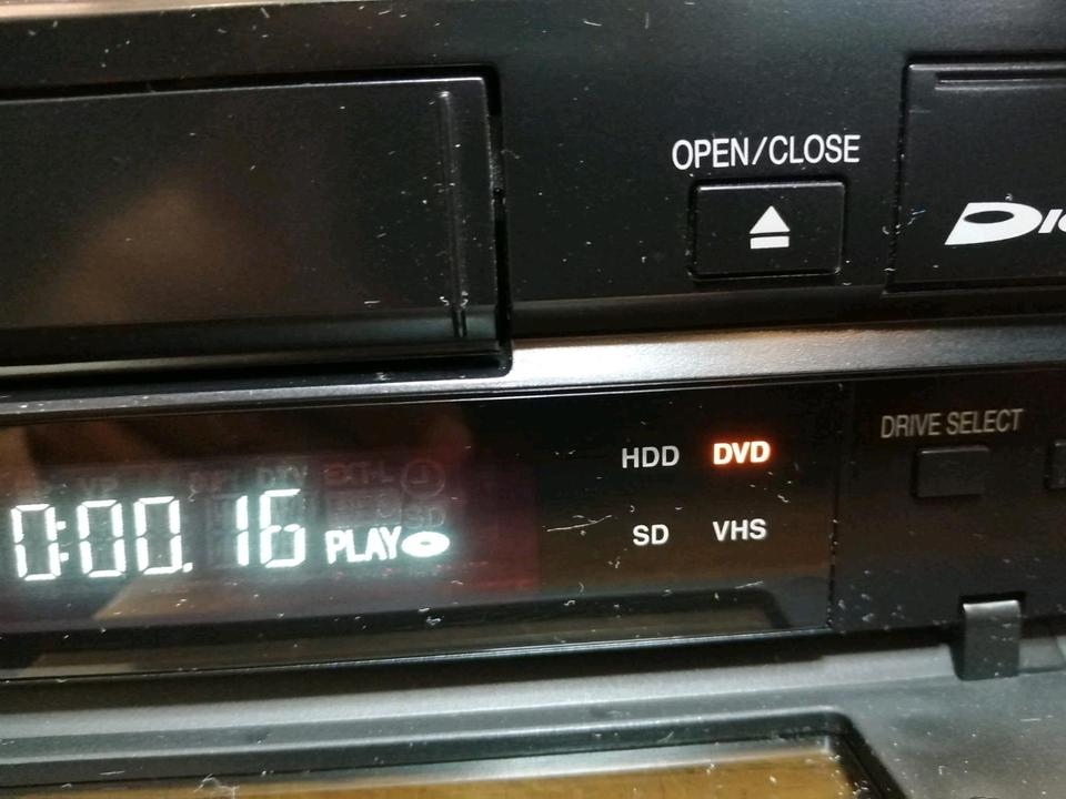 AnzeigePANASONIC DMR-EX98V, DVD-VHS-HDD-Recorder, 250 GB, guter Zustand!