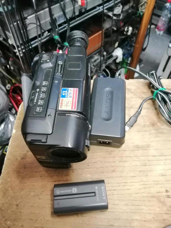 SONY CCDGTR425E, Videocamera Hi8 und Video 8, mit Zubehör!!!