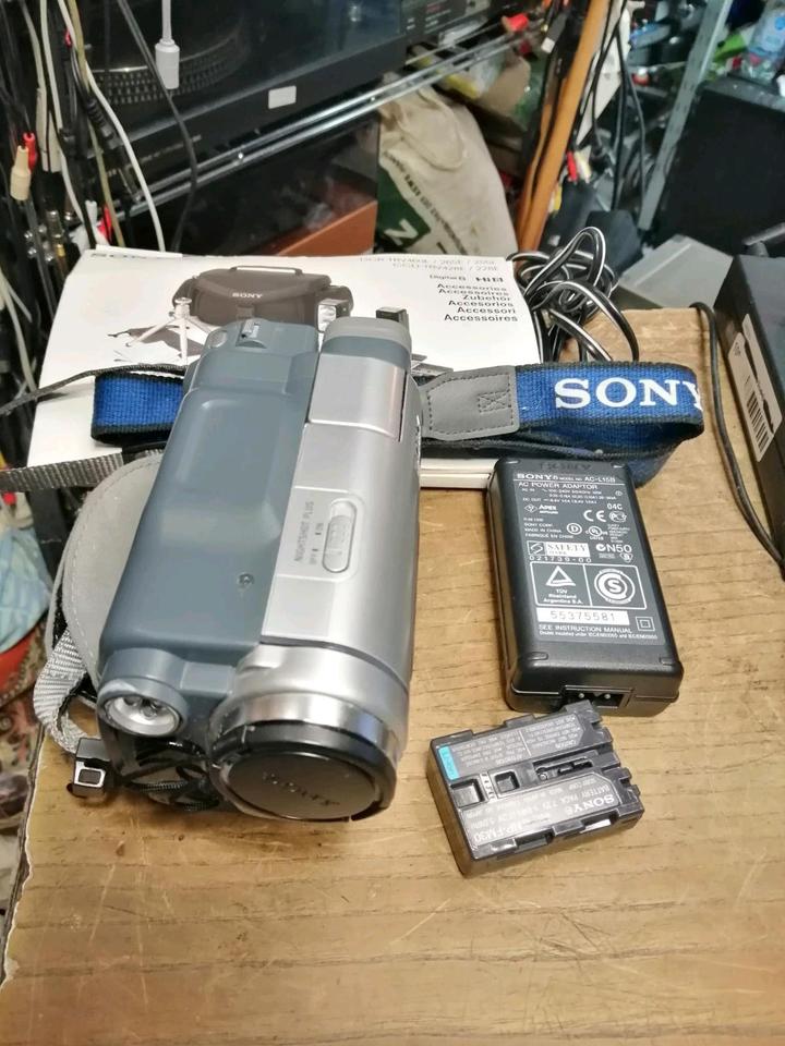 SONY DCR-TRV255E, Videocamera Digital 8, mit Zubehör!!!