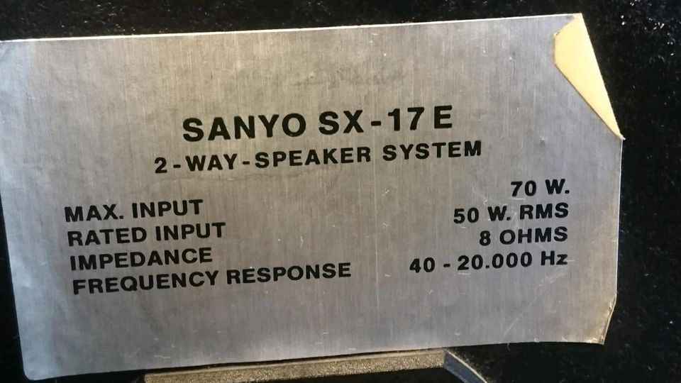 SANYO Musik-Anlage mit 2 SANYO Boxen!!