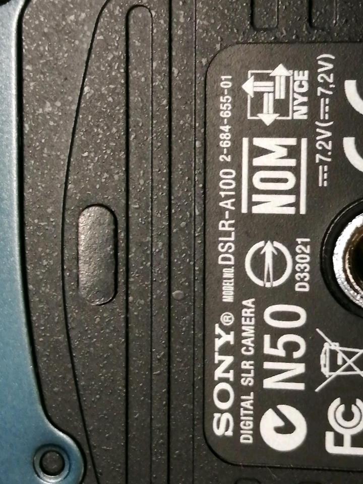 SONY DSLR-A100, Digital-Kamera mit Zubehör, guter Zustand!