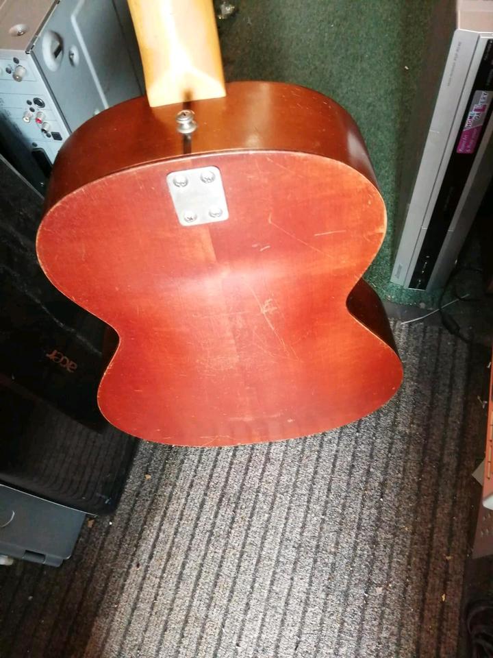 FRAMUS Amateur, Gitarre, 2 Saiten fehlen!