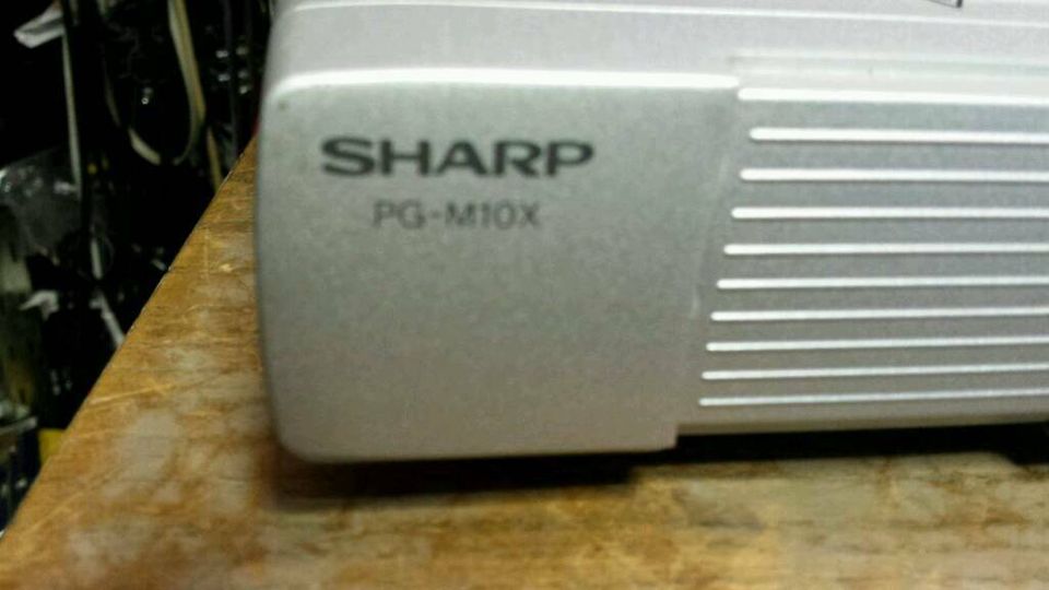 SHARP PG-M10X; Digital Multimedia Projektor