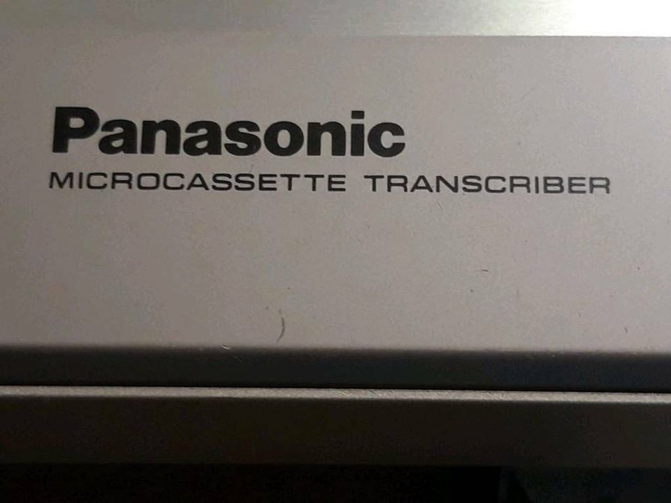 PANASONIC RR-Z950, Diktiergerät mit festem Kabel und Zubehör.