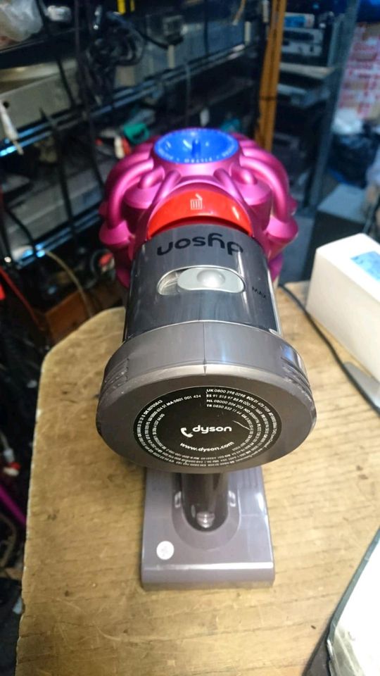 DYSON V7 motorhead, Akku-Staubsauger mit Zubehör!!