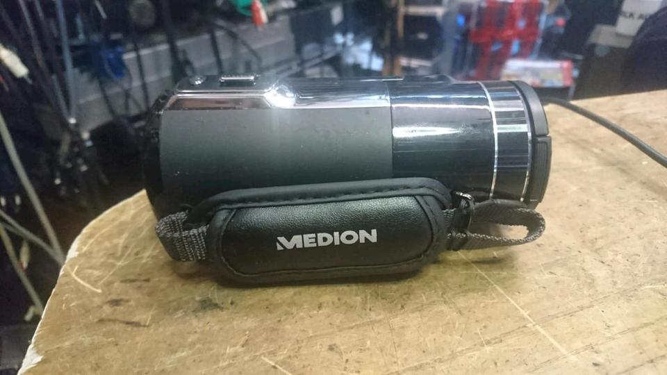 MEDION MD 86695, Videocamera OHNE Speicherkarte, mit Zubehör!