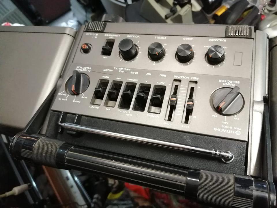 HITACHI TRK-914OE, Radio-Cassetten-Recorder, etwas DEFEKT!!!