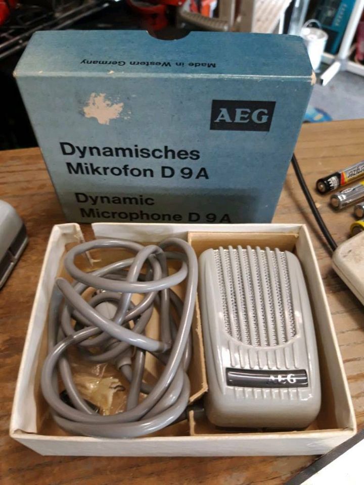 2 AEG D9A Tischmikrofone, 1x neu und 1x gebraucht, 3polig