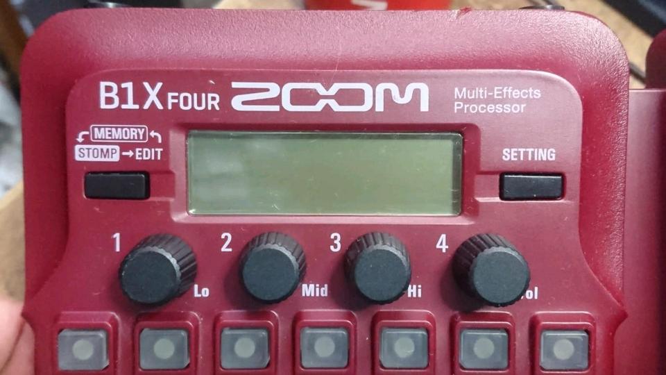 ZOOM B1X Four, Multi-Effects Processor/Effekt-Gerät!!