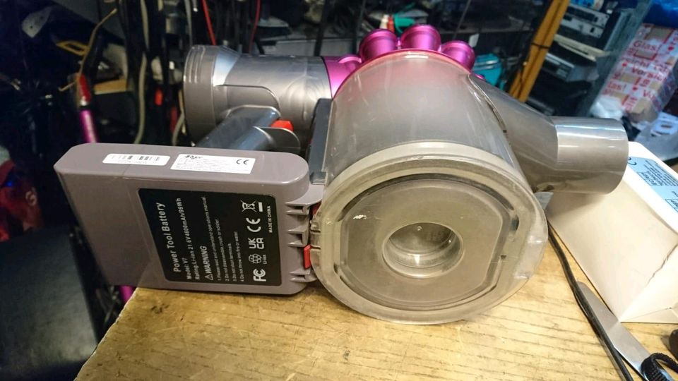 DYSON V7 motorhead, Akku-Staubsauger mit Zubehör!!