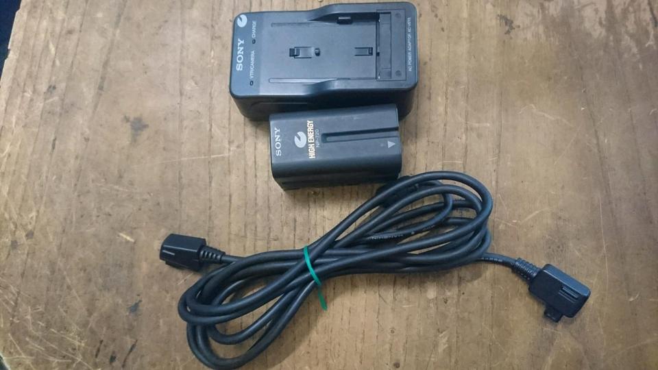 SONY DCR-VX9000E PAL, DV-Videocamera mit Zubehör!!