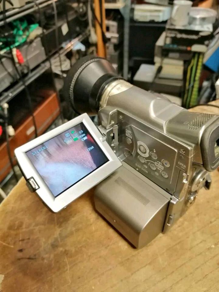 CANON MVX10i, MiniDV-Videocamera mit Speicherkarte und Zubehör!!!