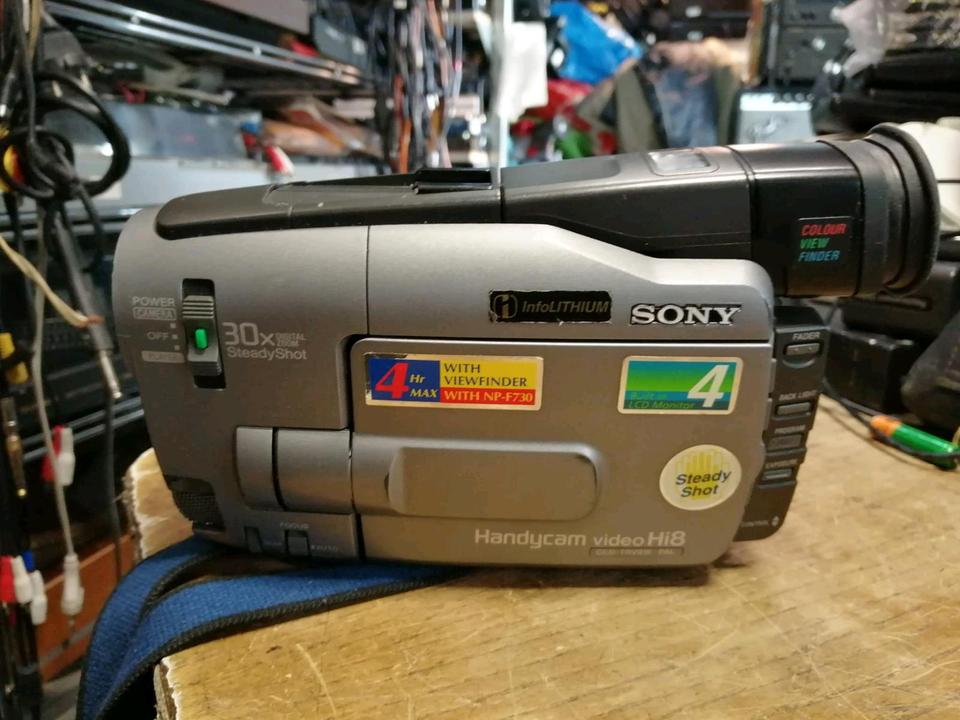 SONY CCD-TRV91E, Videocamera Hi8 +Video8, mit Zubehör!!