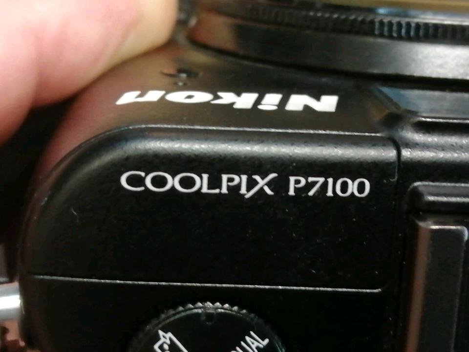 NIKON COOLPIX P7100, Digital-Kamera mit Zubehör!!
