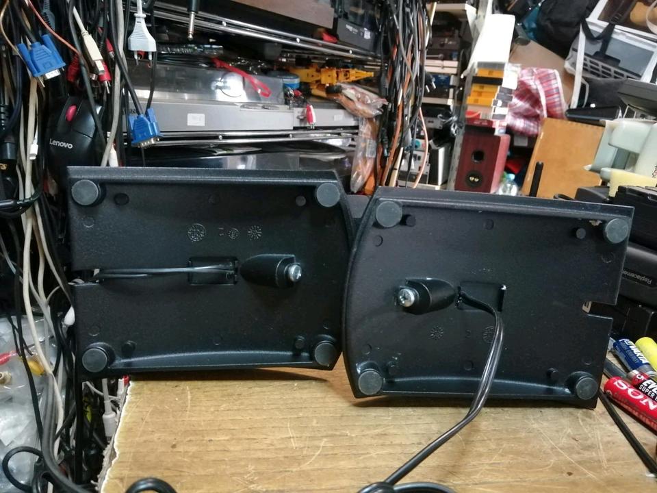 2 BOSE Tischstative UTS-20 + BOSE Boxen Series II, guter Zustand!