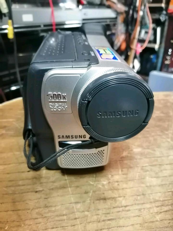 SAMSUNG VP-W60, Videocamera Hi8 und Video 8, mit Zubehör!!!