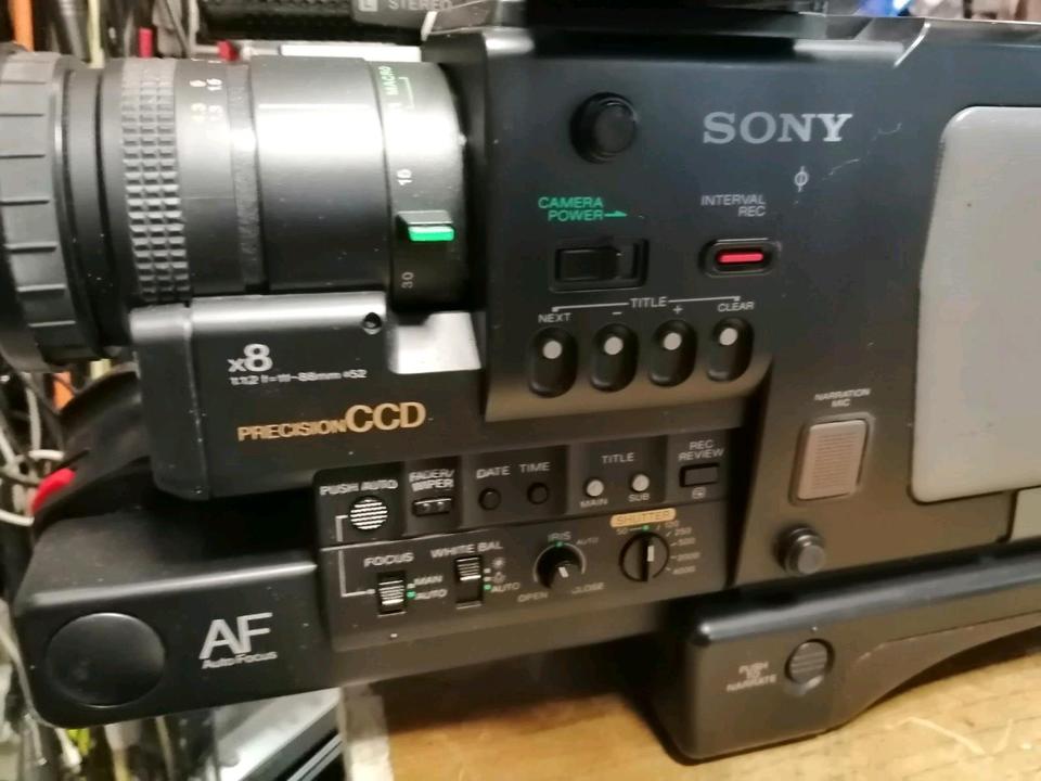 SONY CCD-V200E, Videocamera Video 8 mit Original-Akku!!!