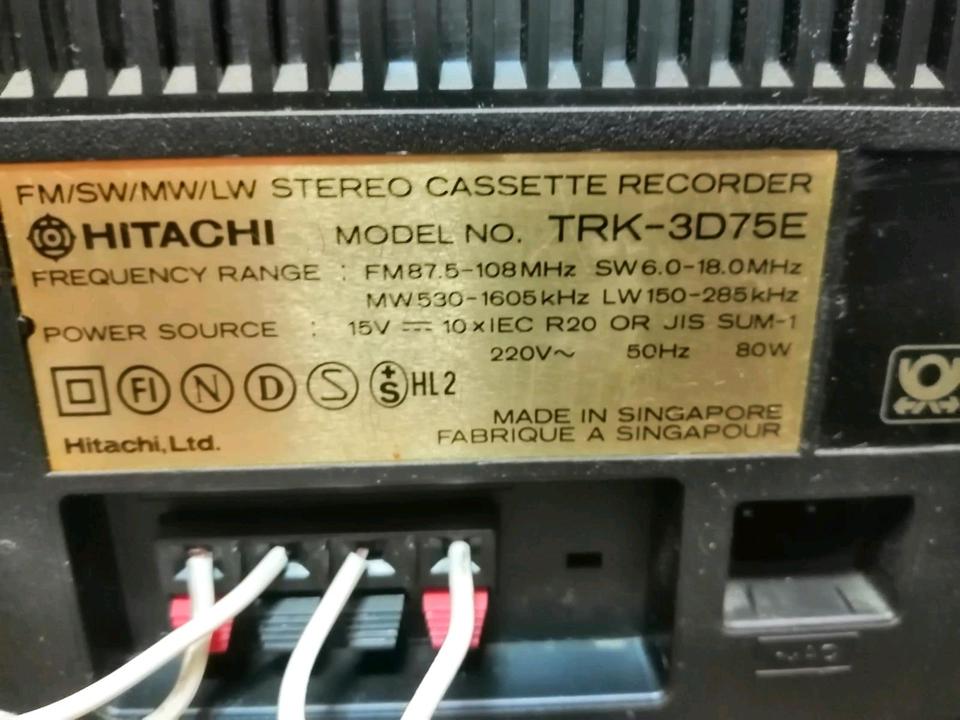 HITACHI TRK-3D75E, Ghettoblaster, etwas DEFEKT!!