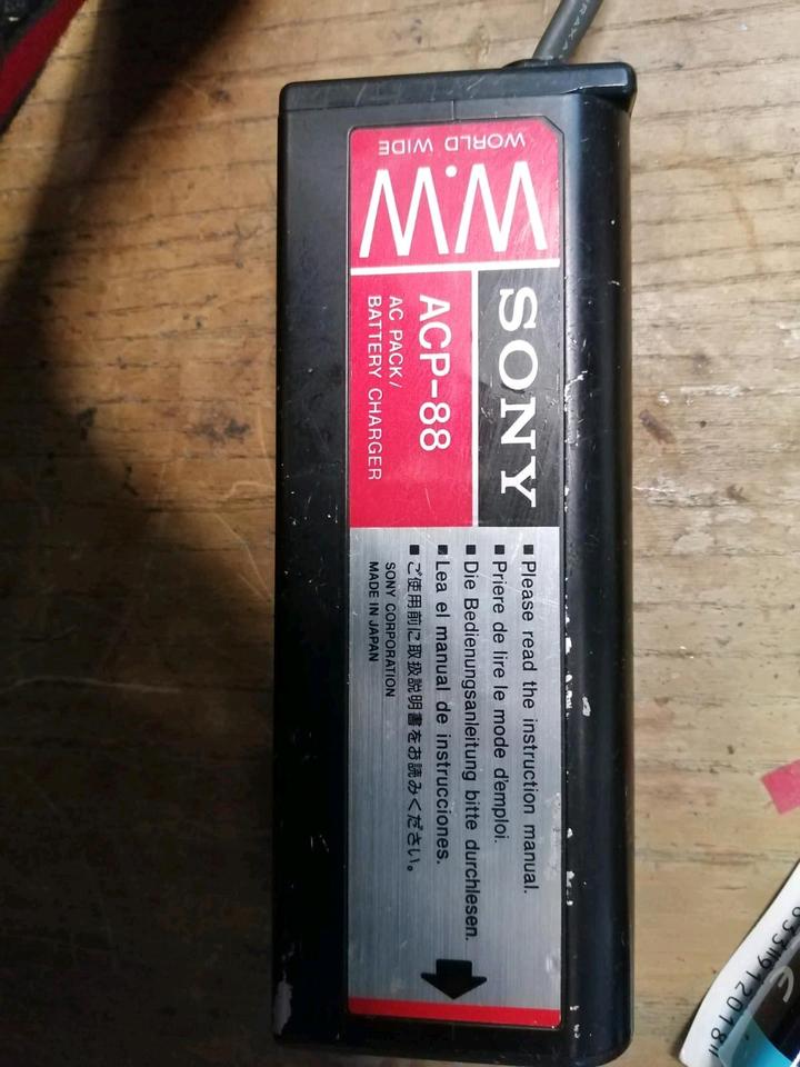SONY CCD-V100E, Videocamera Video 8 + RFU-87E, mit Zubehör!!