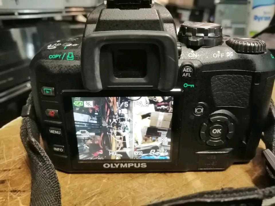 OLYMPUS E-410 + OLYMPUS Zuiko Objektiv, mit Zubehör!!!