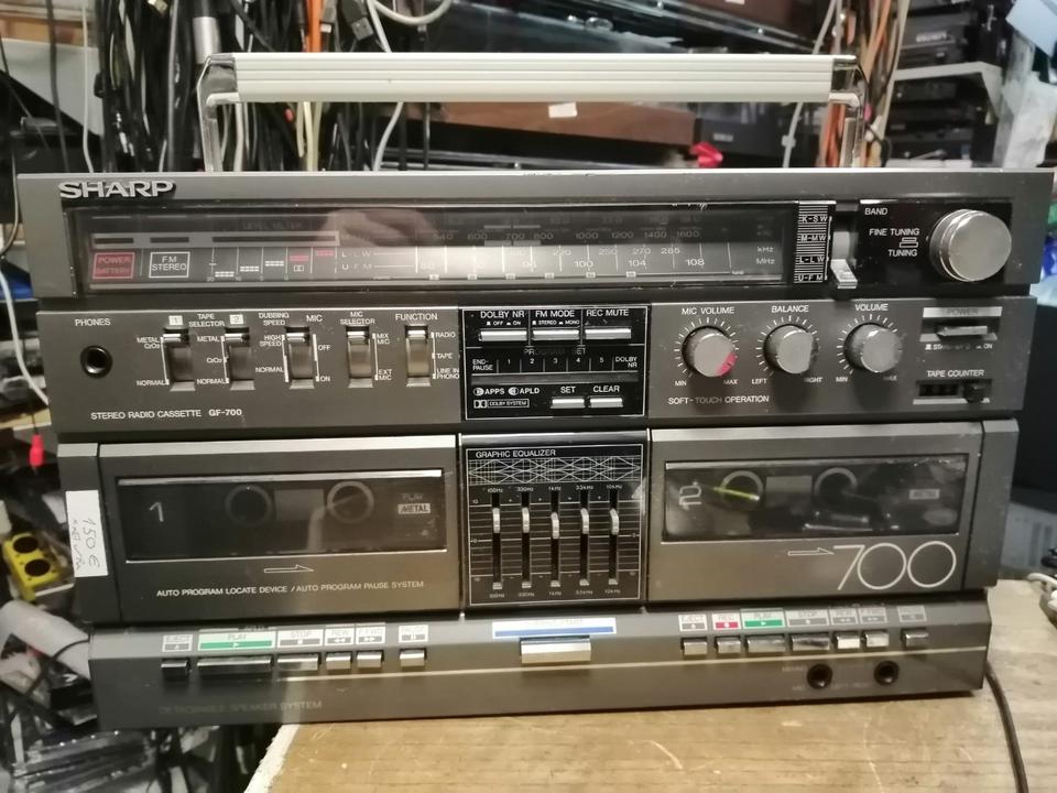 SHARP GF-700H, Radio-Cassetten-Recorder OHNE Boxen, etwas DEFEKT!