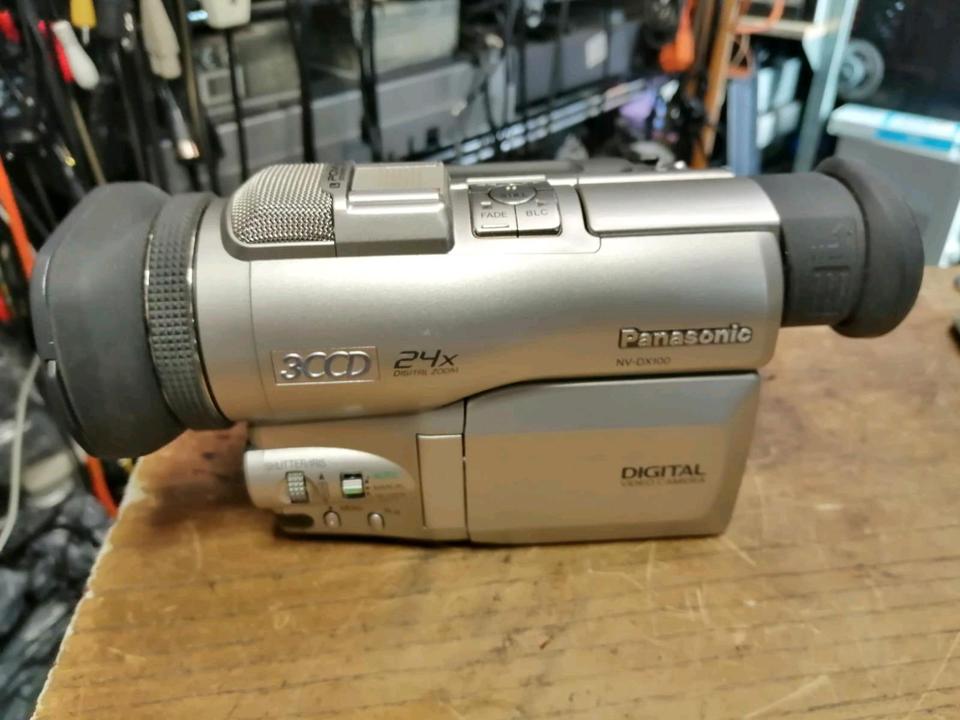 PANASONIC NV-DX100EG, MiniDV-Videocamera mit Zubehör!!!