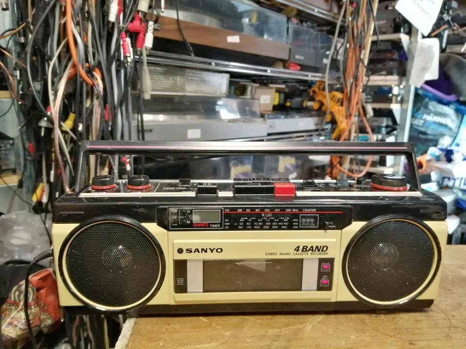 SANYO M-S350LE, Radio-Cassetten-Recorder mit Original-Adapter!!