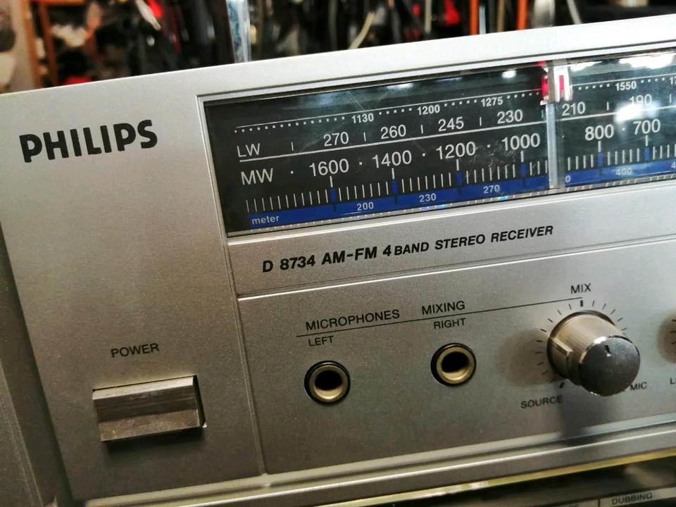 PHILIPS D 8734 AM-FM 4BAND Receiver, etwas DEFEKT!!