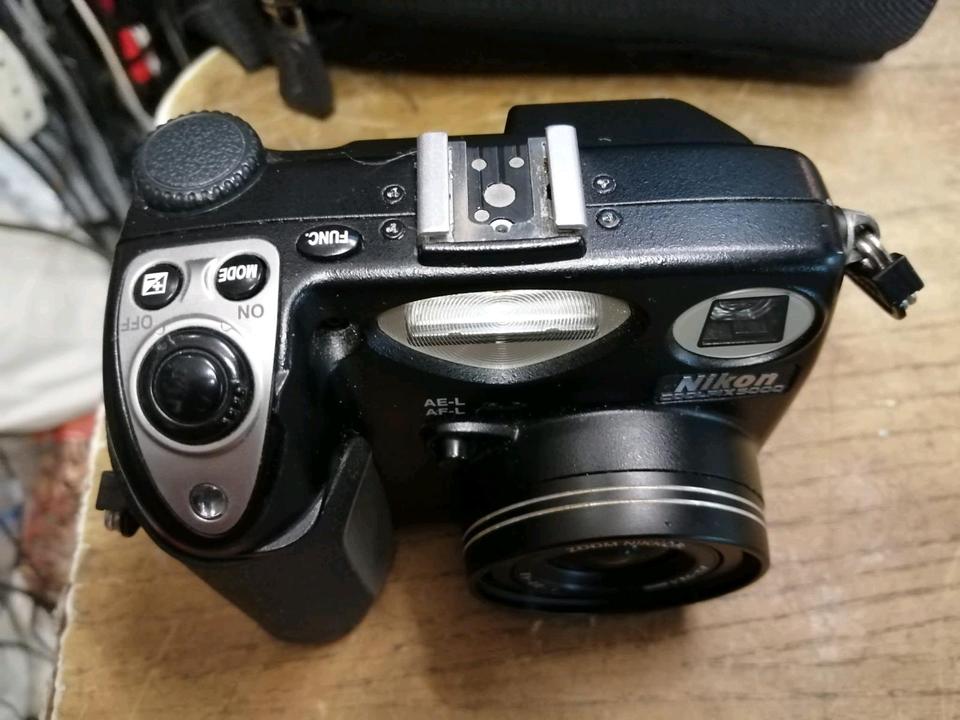 NIKON COOLPIX 5000, Digital-Kamera mit Zubehör!!