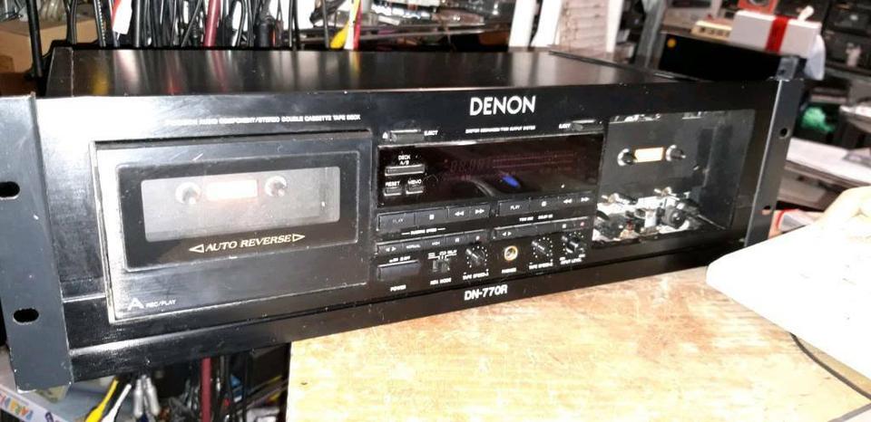 DENON DN-770R, Doppelcassetten-Deck, rechte Cassettenklappe fehlt